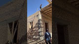 Ancient Lifting Technique Still Used Today 🪵#AncientMechanics #ConstructionTips #Craftsmanship
