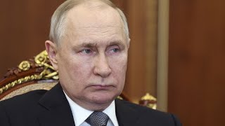 Putin visits Russian troops fighting in Ukraine