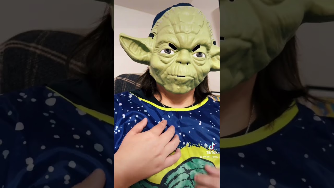 Unboxing a Nostalgic Yoda Mask – Star Wars Collectible! 