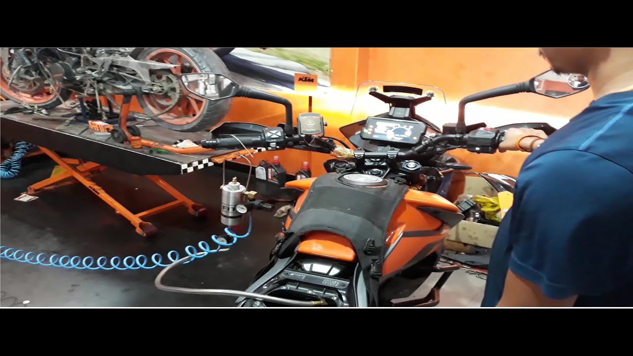 KTM ADVENTURE 390 Throttle Body  Cleaning. 