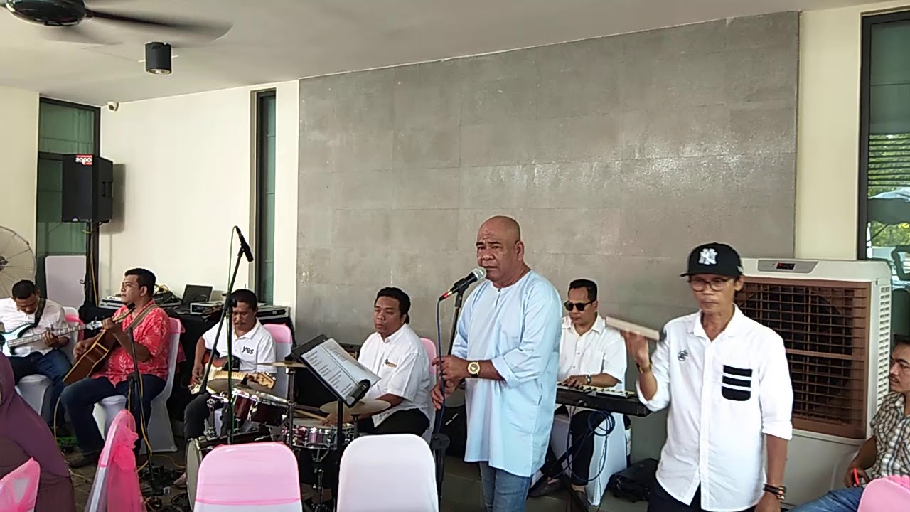 Biar Bulan Bicara Cover By Band - YouTube