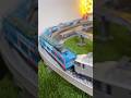 ク5000貨物列車が高架線と並行走行！気になる最後尾の積荷は？ #鉄道模型 #nゲージ #railroad #nscale #modeltrains