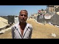 نازحون في خيام متهالكة ومكتظة على شاطئ غزة يشتكون من انعدام أدنى مقومات الحياة الأساسية