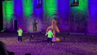 De Cs Live Performance Uit Theatervoorstelling Van Hoes 2025