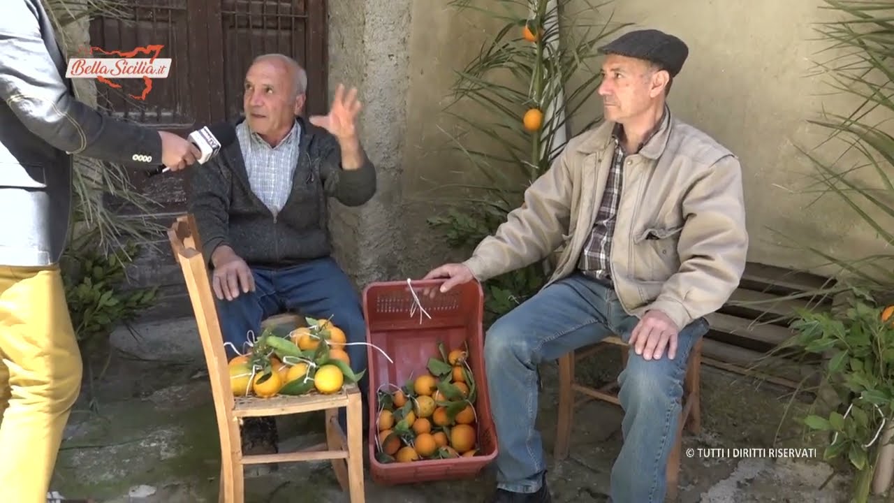 I quaranturi di Castel di Lucio, le arance colorano la chiesa