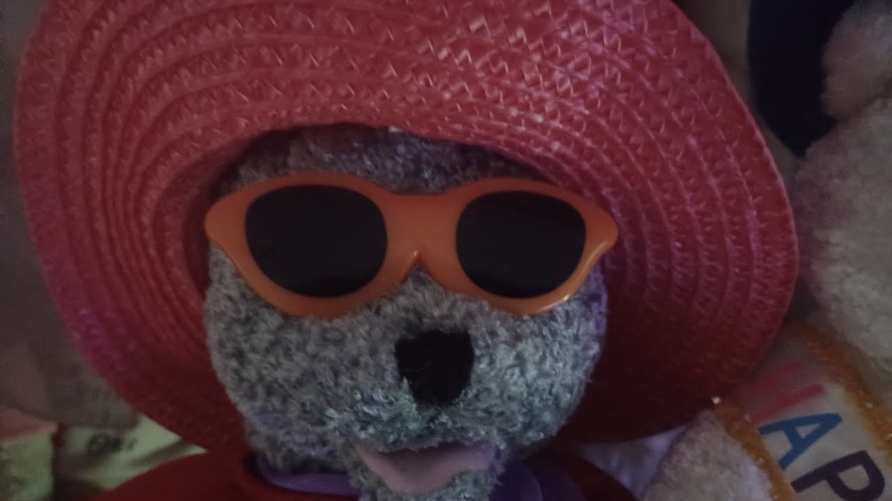 Chantilly lane "Senior Moments Bear Red" - YouTube