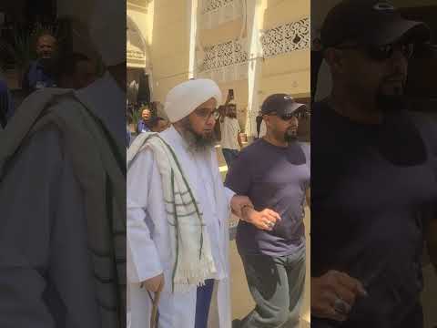 الداعية مصطفى حسني يقبل يد الداعية الحبيب الجفري في أول ظهور له الداعية الحبيب علي الجفري