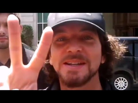 Video: Eddie Vedder Net Worth