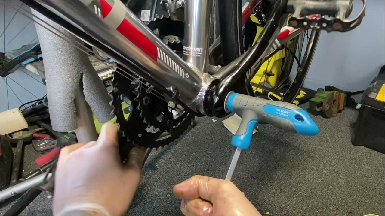 Bottom bracket bearings replacement BB30 Wymiana łożysk w suporcie BikeService YouTube