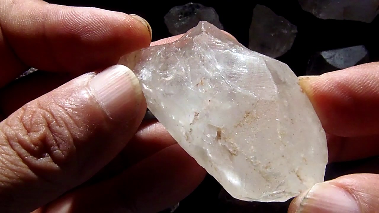 P7150002 Black Rock. geologist."KIMBERLITE"Parental rock of diamond. YouTube