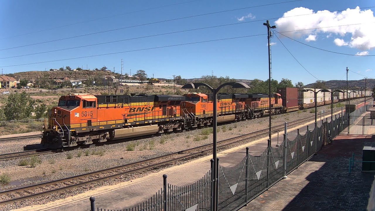 RailFanAZ LIVE Railcam - Gallup Cultural Center, Gallup, NM | BNSF Gallup Sub, MP 157.5 - East
