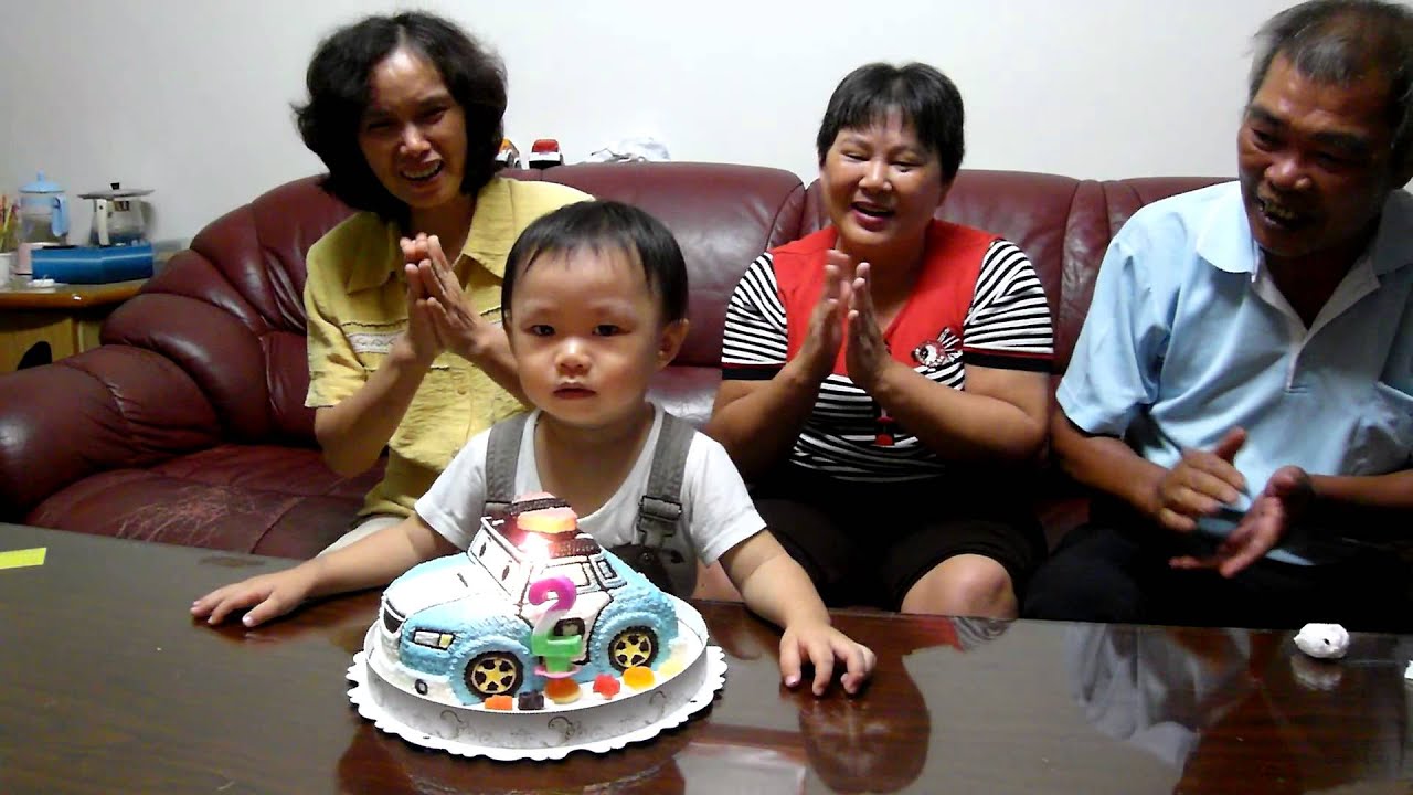 20130911小恩恩跟POLI唱生日快樂歌