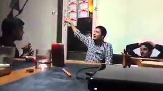 MUHARREM KÜSKÜ - CANLI PERFORMANS ( 2014 ) - BEN KOMBİCİ UŞAĞUM YARUM SENİ BAKARUM...