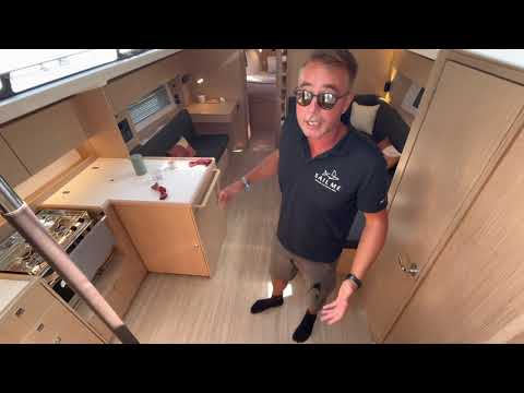 Bavaria C42 короткий walk around на Каннском яхтенном фестивале.