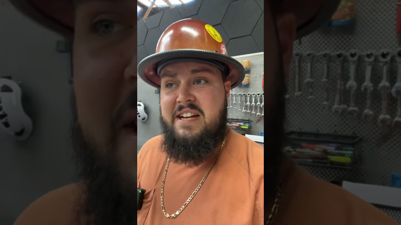 Роско не заикался. Он будет ждать на парковке! 