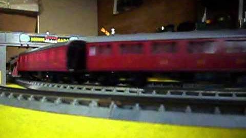 Building a Tri-ang Railways layout (2)