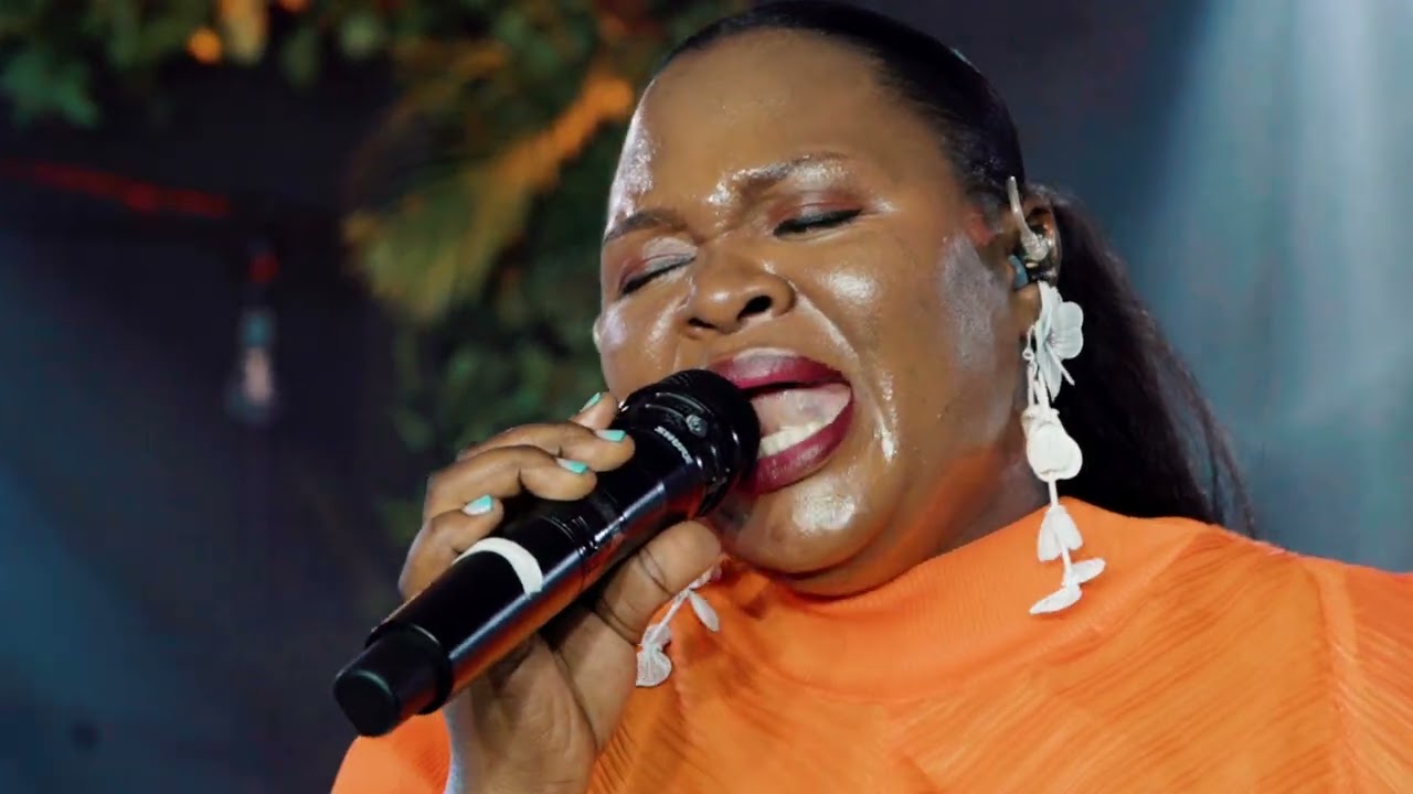 Frida Denis ft Jastin Asifiwe - Usinyamaze (Official Live Music Video) adlı videoyu YouTube'da izle Frida Denis ft Jastin Asifiwe - Usinyamaze (Official Live Music Video) adlı videoyu YouTube'da izle