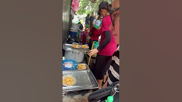 review bánh cuốn chả mực Gốc Bàng Hạ Long…Nghề nào cũng rất công phu nhất là ẩm thực, hihi