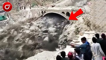 FENOMENA MENGERIKAN Tiba2 Muncul Dari Bawah Jembatan Bikin Warga Histeris