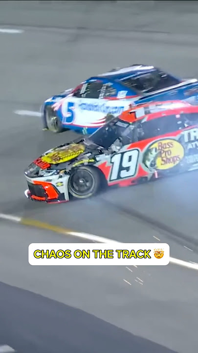 WHAT IS GOING ON?! 😳 #nascar #racing #nascarcrashes #cars