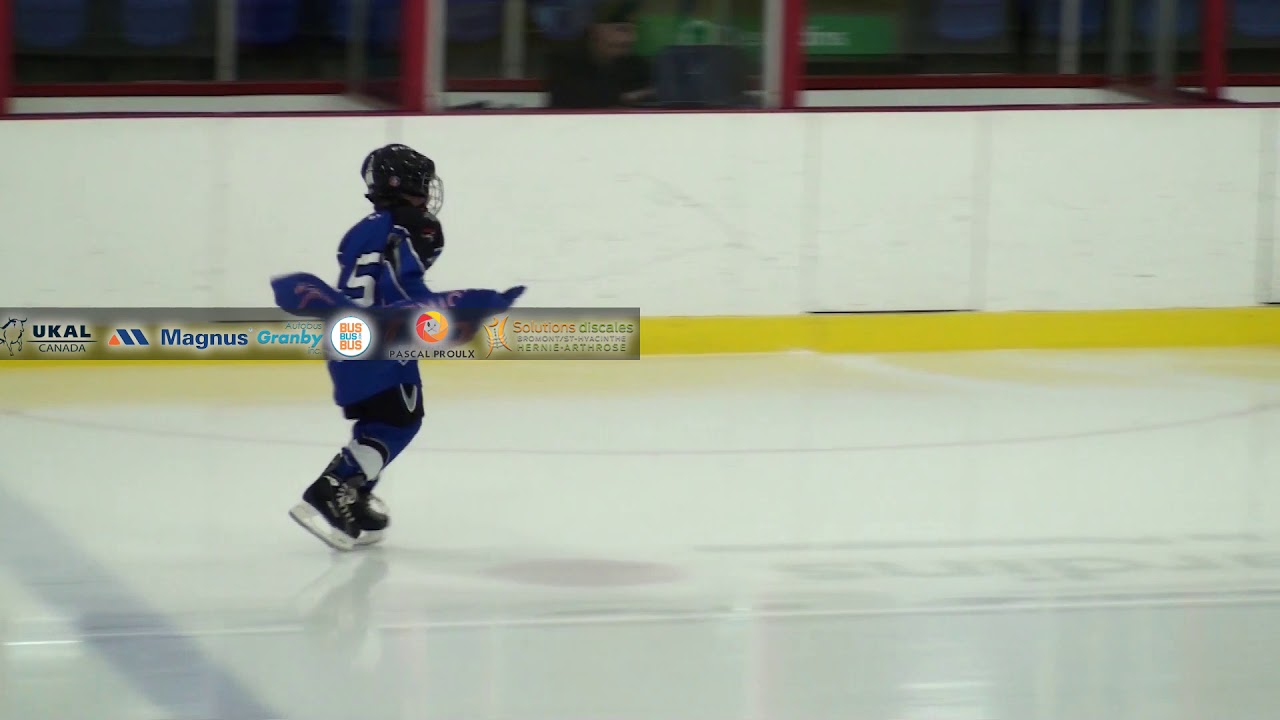 Joueurs des Jets de Farnham catégorie ATOME pour l'ouverture du match