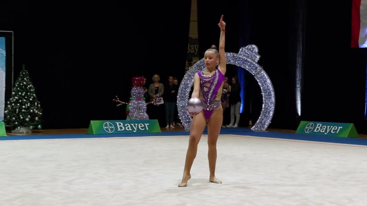 Vasylyshyn Anastasiia 2007 UKR ball