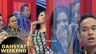 Cut Meyriska & Denny mocked inside a phone booth [Dahsyat] [Nov 28, 2015]