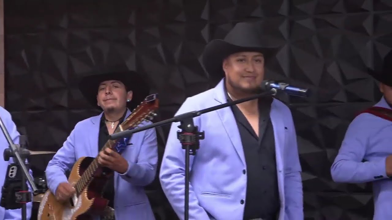 SOLO GRUPERO CELEBRANDO EL ORGULLO DE SER MEXICANO