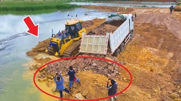 SHANTUI Dozer Operator Shows Off Incredible Rock Spreading & Soil Pushing