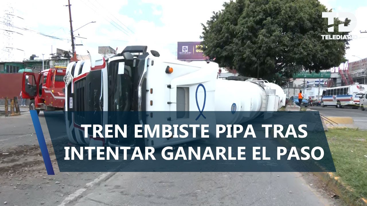 Tren embiste tráiler que intentó ganarle el paso en Ecatepec