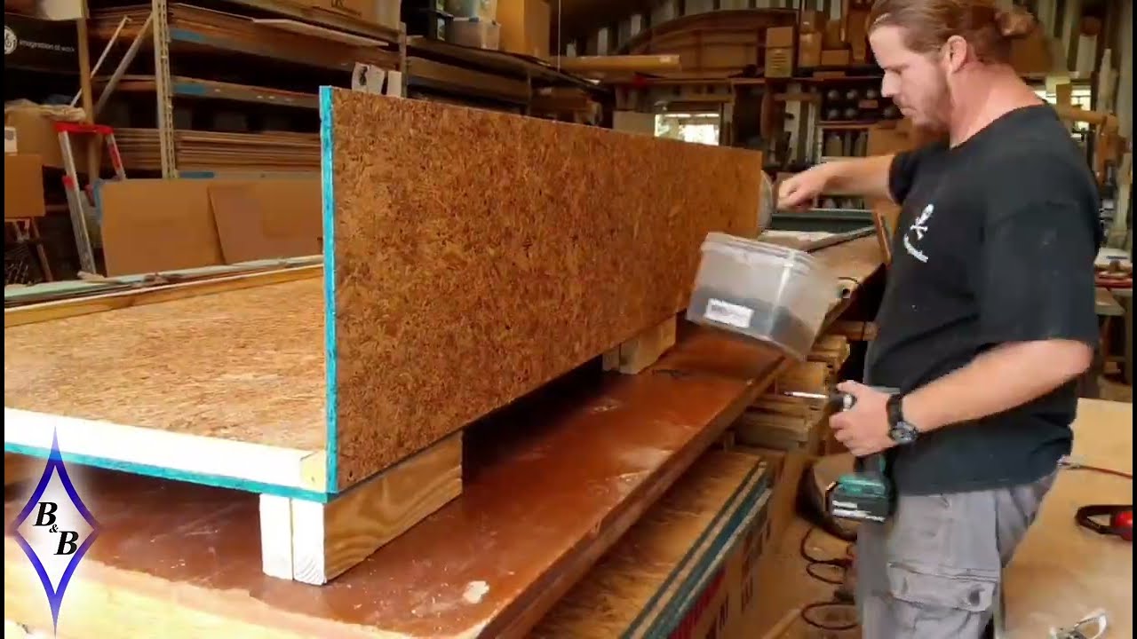 Constructing a Marrissa 18 shipping box