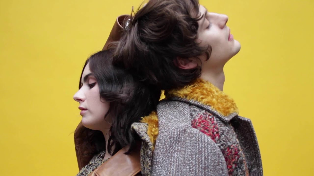 En coulisses de la série "Rock chic" de L'Officiel avec Zoe Bleu Sidel et Julian de Gainza