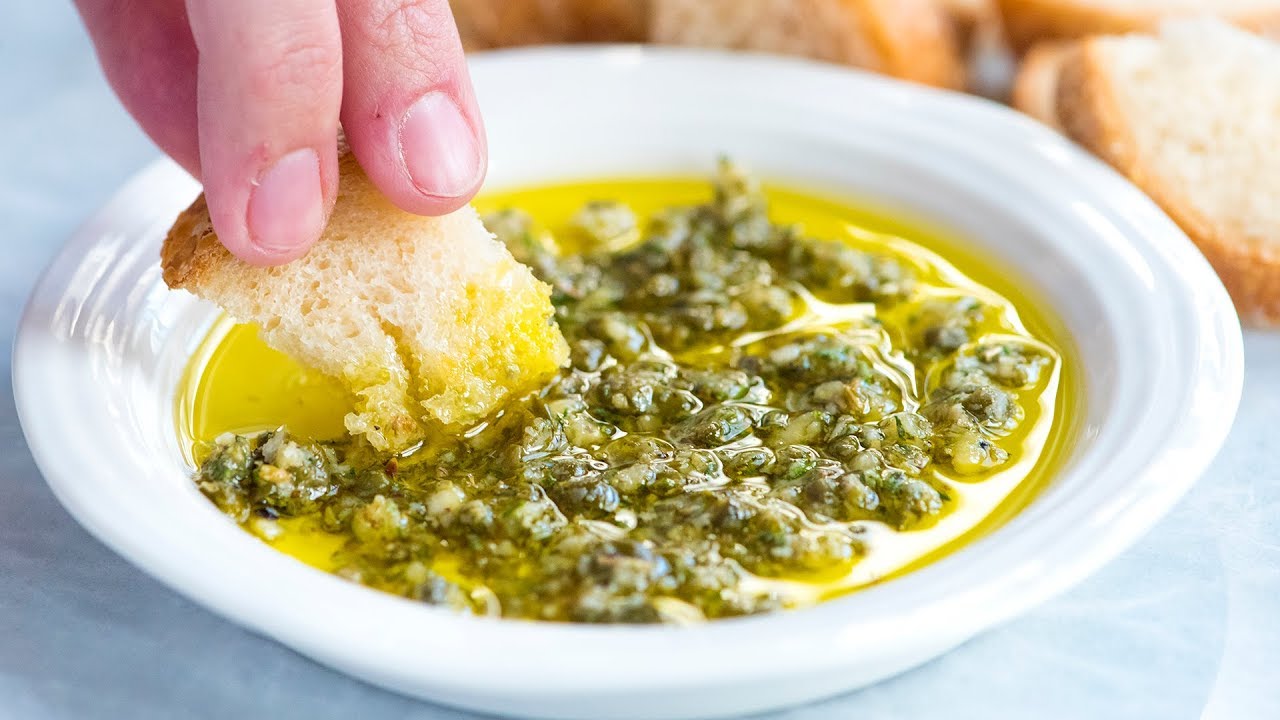 Roasted Garlic & Olive Oil Bread Dip - Must Love Garlic