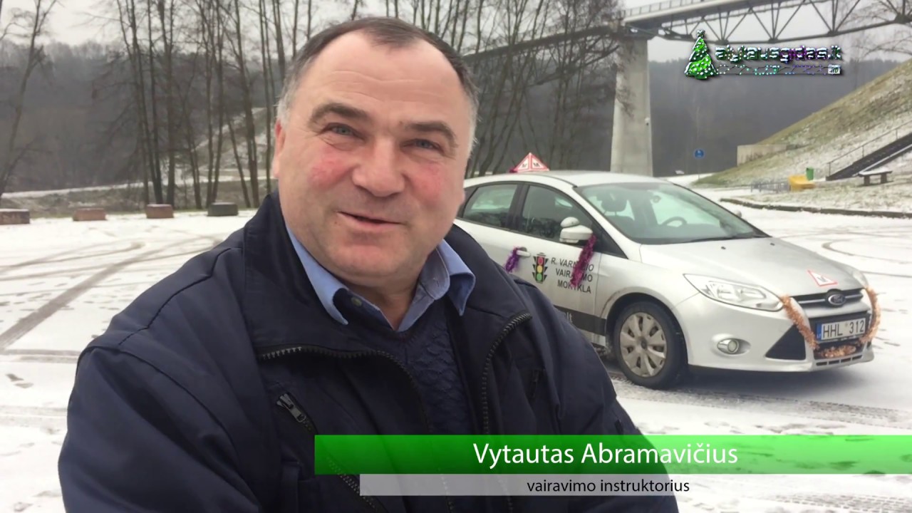 Didžiosioms metų šventėms Alytuje - papuoštas mokomasis fordas