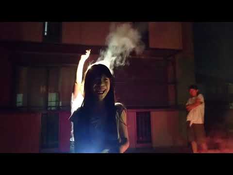 雨に