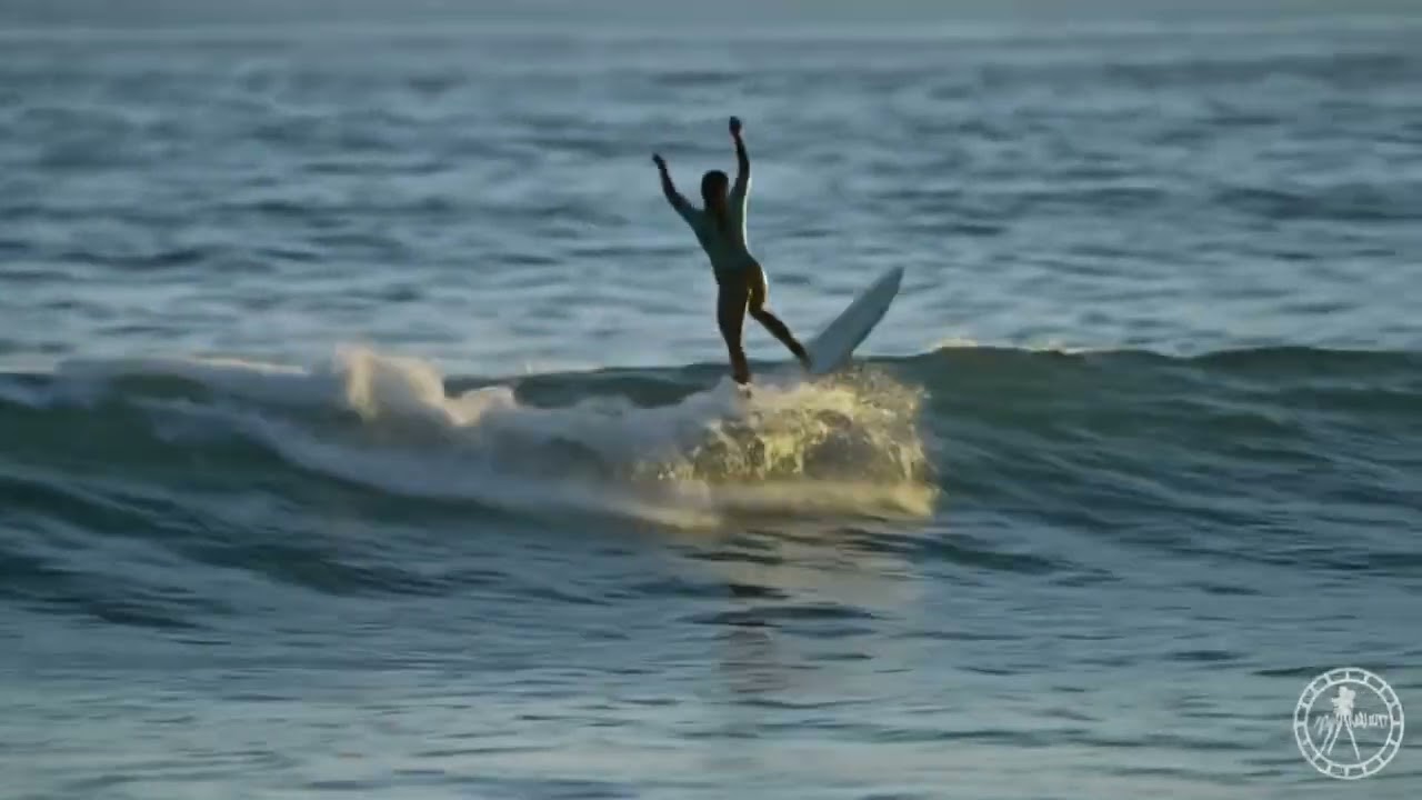 An epic surfing stunt you’ve never seen before! 🌊🔥