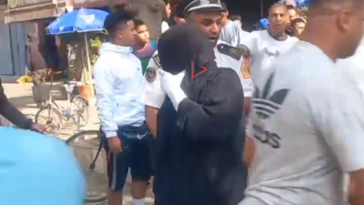 Момент ареста... женщина в маске напала на сотрудника агентства денежных переводов, используя сов...