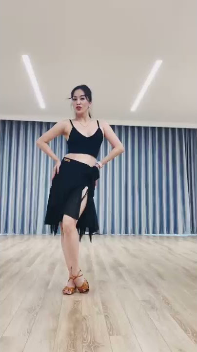 Khánh Thi Phan Hiển nhảy Jive | Hit The Road Jack