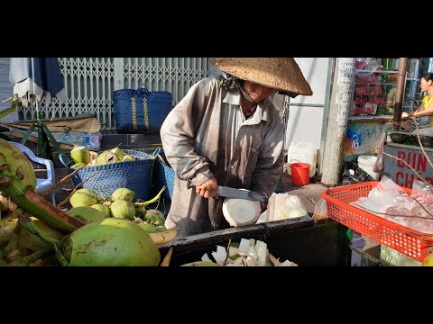 Video Cô gái xinh đẹp gọt dừa siêu nhanh nhờ con dao thần... - youtube