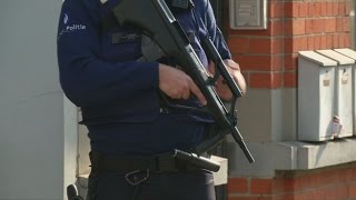 Manhunt in Brussels as Paris attacks suspects still on the run