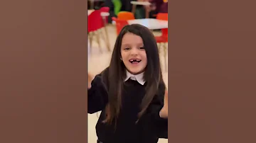 اجمل طفله تغني اغنيه تركيه ناز لايك اشتراك 