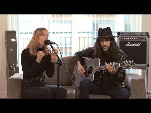 Nothing Breaks Like A Heart - Mark Ronson Ft Miley Cyrus | Cover By Emily-Rose & Carlos Morgado