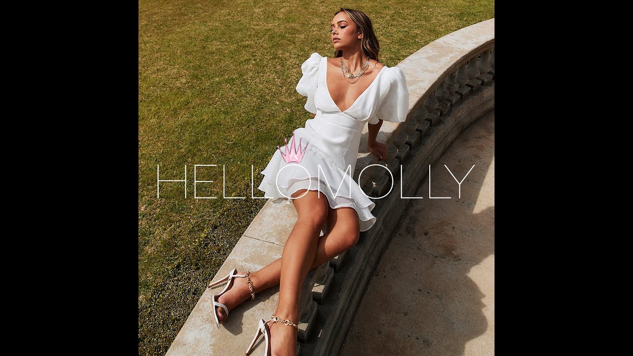 HELLO MOLLY | Your White Edit Era
