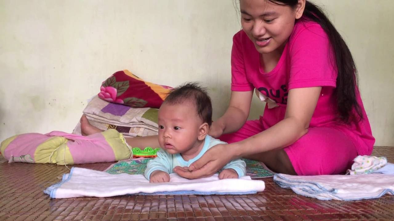 Kết quả hình ảnh cho bé tập nằm sấp