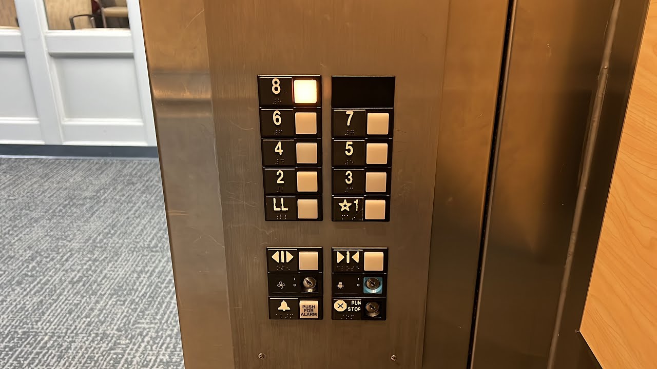 Модификация Otis Custom Series 1 в медицинском центре Генри Форда в Провиденсе, Саутфилд, Мичиган.