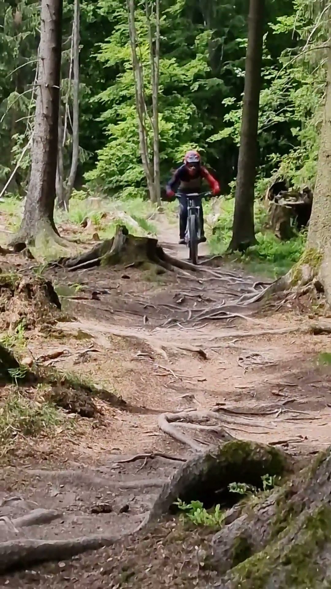 Downhill mit dem neunjährigen Johann Schumacher im Trailpark Mehring