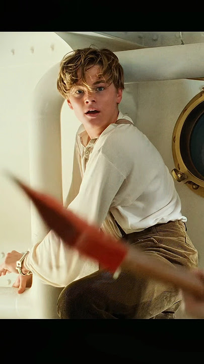 She closed her eyes 😂 #titanic #leonardodicaprioyoung #movie