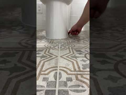 как сделать силиконовый герметик вокруг унитаза.  how to make silicone sealant around the toilet.