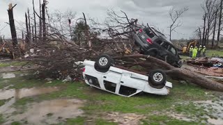 At least 7 killed after over 30 tornados hit Midwest, South