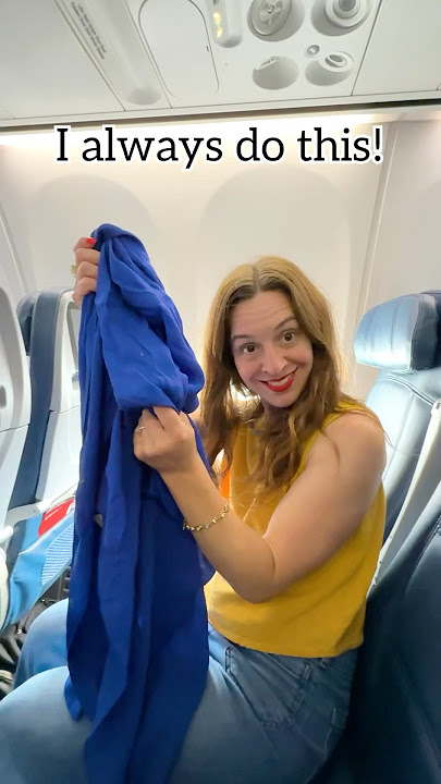 Use a scarf, shawl or blanket, to make a kid friendly hammock on airplanes #travel #mom #airplane